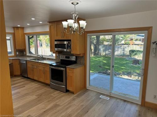 239 West 19Th Street, Hamilton, ON - Indoor Photo Showing Kitchen With Double Sink