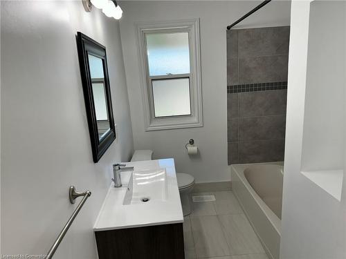 239 West 19Th Street, Hamilton, ON - Indoor Photo Showing Bathroom