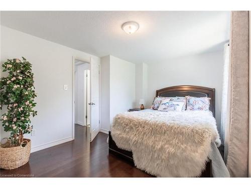 7-25 Linfield Drive, St. Catharines, ON - Indoor Photo Showing Bedroom