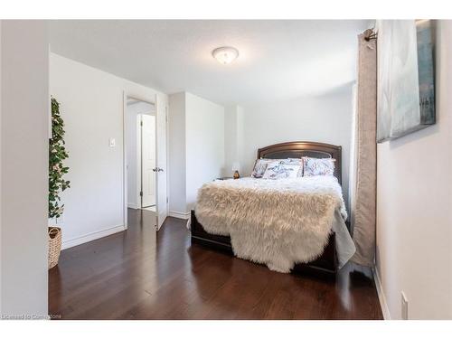 7-25 Linfield Drive, St. Catharines, ON - Indoor Photo Showing Bedroom