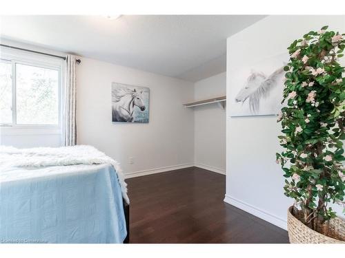 7-25 Linfield Drive, St. Catharines, ON - Indoor Photo Showing Bedroom