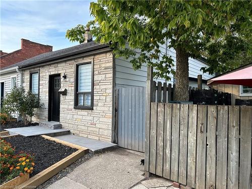 122 Peter Street, Hamilton, ON - Outdoor