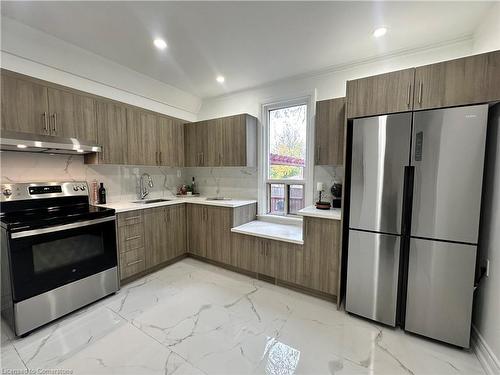 122 Peter Street, Hamilton, ON - Indoor Photo Showing Kitchen