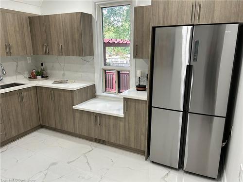 122 Peter Street, Hamilton, ON - Indoor Photo Showing Kitchen