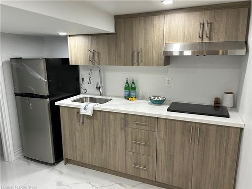 122 Peter Street, Hamilton, ON - Indoor Photo Showing Kitchen With Upgraded Kitchen