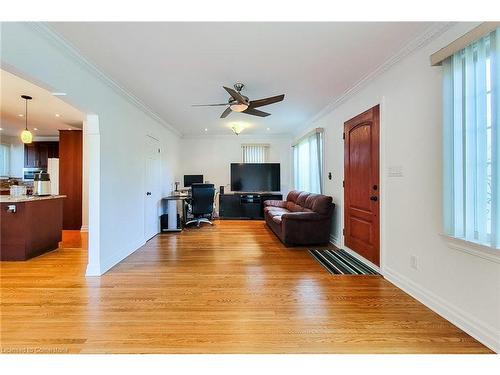 38 Haig Street, St. Catharines, ON - Indoor Photo Showing Living Room