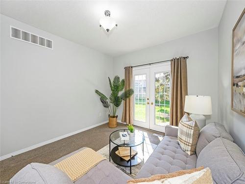 32 Abbotsford Trail, Hamilton, ON - Indoor Photo Showing Living Room