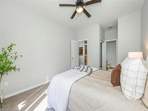 32 Abbotsford Trail, Hamilton, ON - Indoor Photo Showing Bedroom