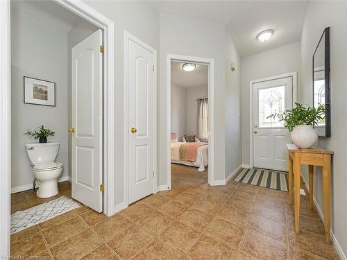 32 Abbotsford Trail, Hamilton, ON - Indoor Photo Showing Bathroom