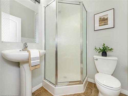 32 Abbotsford Trail, Hamilton, ON - Indoor Photo Showing Bathroom