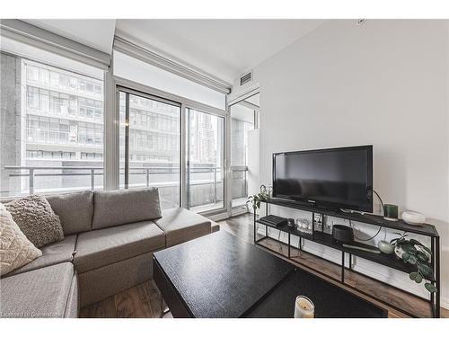 605-45 Charles Street E, Toronto, ON - Indoor Photo Showing Living Room