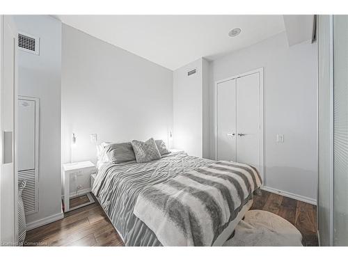 605-45 Charles Street E, Toronto, ON - Indoor Photo Showing Bedroom