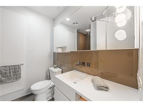 605-45 Charles Street E, Toronto, ON - Indoor Photo Showing Bathroom