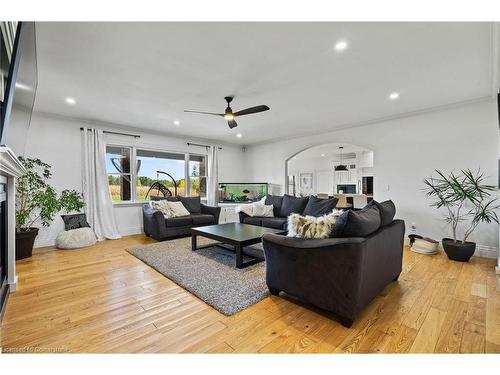 811 Effingham Street, Fenwick, ON - Indoor Photo Showing Living Room With Fireplace