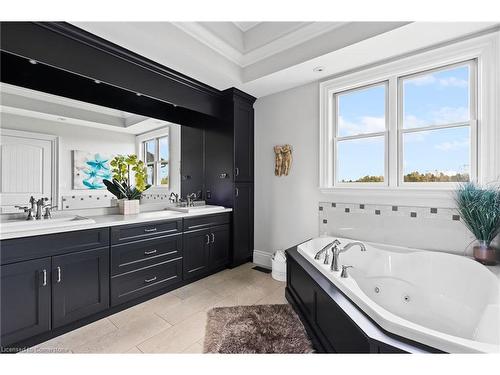 811 Effingham Street, Fenwick, ON - Indoor Photo Showing Bathroom