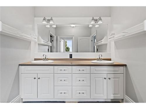 811 Effingham Street, Fenwick, ON - Indoor Photo Showing Bathroom