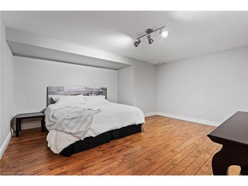 811 Effingham Street, Fenwick, ON - Indoor Photo Showing Bedroom