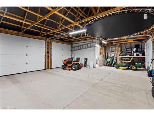 811 Effingham Street, Fenwick, ON - Indoor Photo Showing Garage