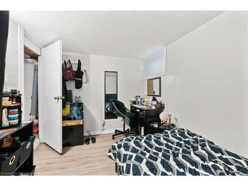 33 Cline Avenue N, Hamilton, ON - Indoor Photo Showing Bedroom