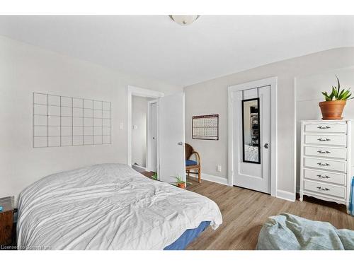 33 Cline Avenue N, Hamilton, ON - Indoor Photo Showing Bedroom