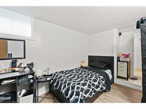 33 Cline Avenue N, Hamilton, ON - Indoor Photo Showing Bedroom