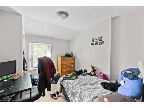 33 Cline Avenue N, Hamilton, ON - Indoor Photo Showing Bedroom