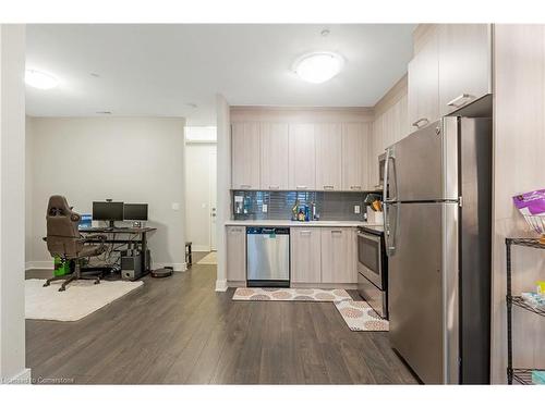 612-150 Main Street W, Hamilton, ON - Indoor Photo Showing Kitchen