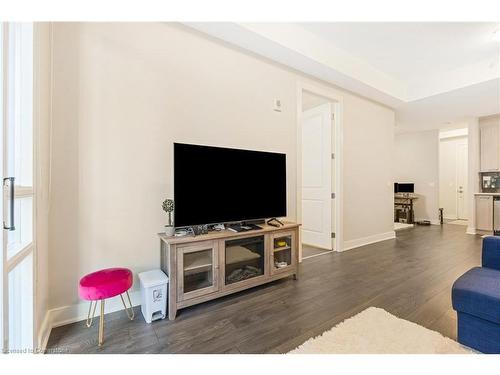 612-150 Main Street W, Hamilton, ON - Indoor Photo Showing Living Room