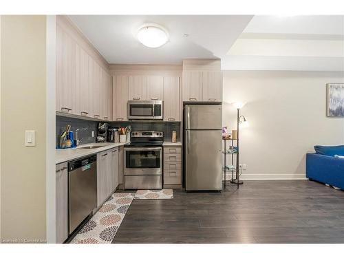 612-150 Main Street W, Hamilton, ON - Indoor Photo Showing Kitchen