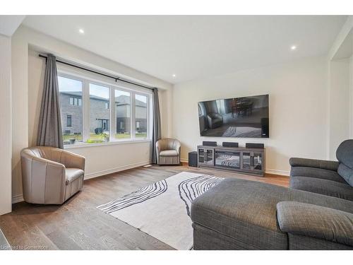 56 Holder Drive, Brantford, ON - Indoor Photo Showing Living Room