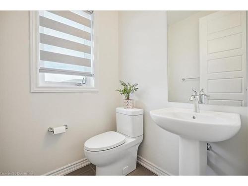 56 Holder Drive, Brantford, ON - Indoor Photo Showing Bathroom