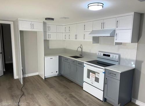 Lower-40 Clarendon Avenue, Hamilton, ON - Indoor Photo Showing Kitchen