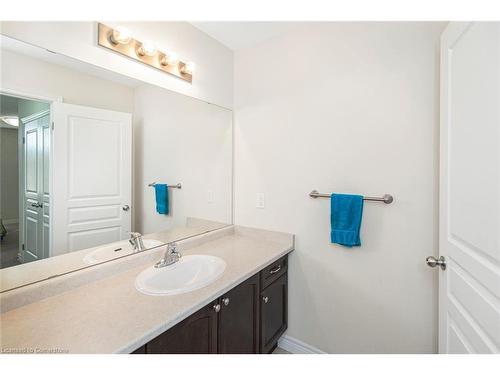 71 Waterbridge Street, Stoney Creek, ON - Indoor Photo Showing Bathroom