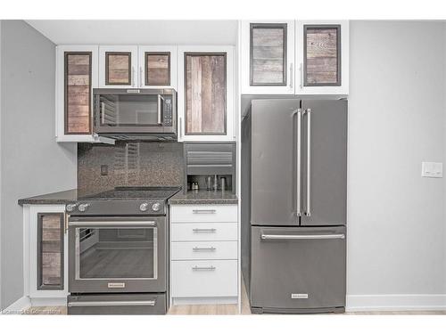 D227-333 Sea Ray Avenue, Innisfil, ON - Indoor Photo Showing Kitchen