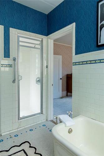 3044 Lakeshore Road, Burlington, ON - Indoor Photo Showing Bathroom