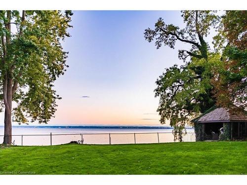 3044 Lakeshore Road, Burlington, ON - Outdoor