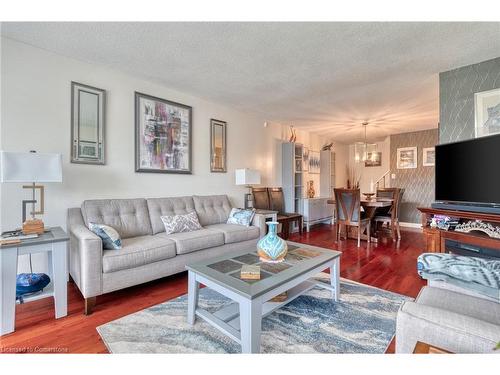 53 Anna Capri Drive, Hamilton, ON - Indoor Photo Showing Living Room