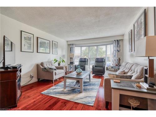 53 Anna Capri Drive, Hamilton, ON - Indoor Photo Showing Living Room