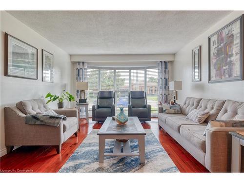 53 Anna Capri Drive, Hamilton, ON - Indoor Photo Showing Living Room