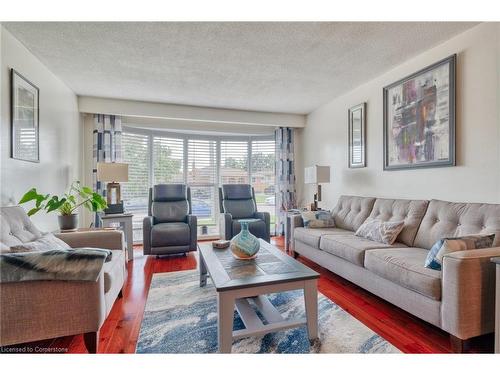 53 Anna Capri Drive, Hamilton, ON - Indoor Photo Showing Living Room