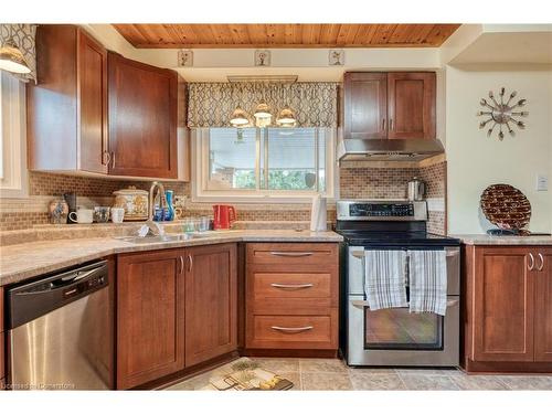 53 Anna Capri Drive, Hamilton, ON - Indoor Photo Showing Kitchen