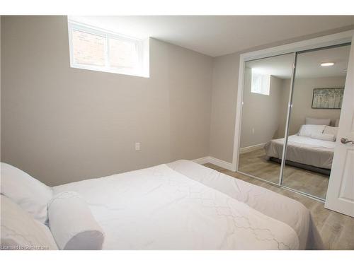 Bsmt Unit-2187 Mount Royal Avenue, Burlington, ON - Indoor Photo Showing Bedroom