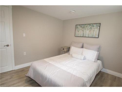 Bsmt Unit-2187 Mount Royal Avenue, Burlington, ON - Indoor Photo Showing Bedroom