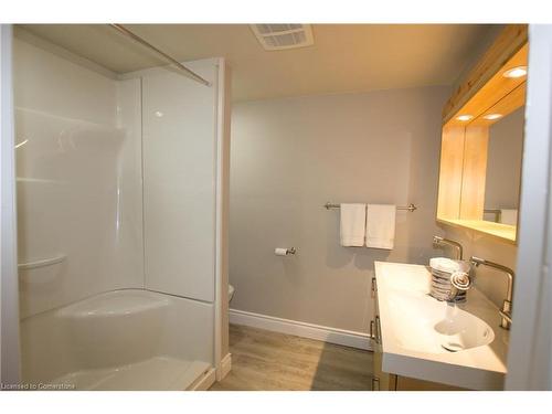 Bsmt Unit-2187 Mount Royal Avenue, Burlington, ON - Indoor Photo Showing Bathroom