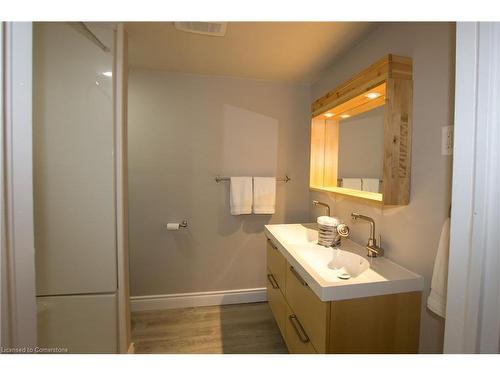 Bsmt Unit-2187 Mount Royal Avenue, Burlington, ON - Indoor Photo Showing Bathroom