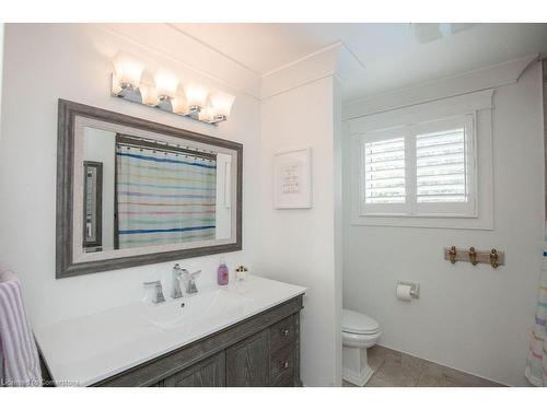 493 Wicklow Road, Burlington, ON - Indoor Photo Showing Bathroom