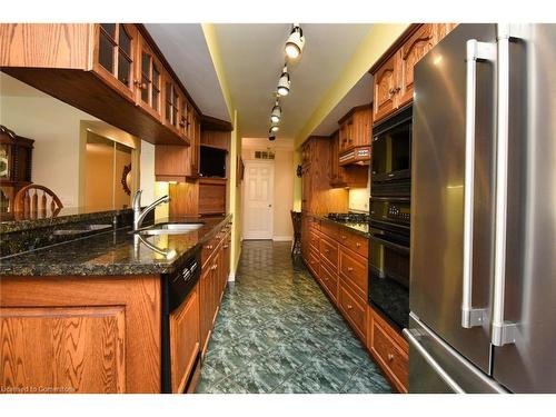 309-980 Golf Links Road, Ancaster, ON - Indoor Photo Showing Kitchen