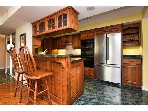 309-980 Golf Links Road, Ancaster, ON - Indoor Photo Showing Kitchen