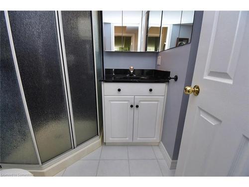 309-980 Golf Links Road, Ancaster, ON - Indoor Photo Showing Bathroom