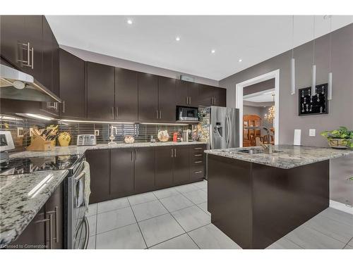 211 Vinton Road, Ancaster, ON - Indoor Photo Showing Kitchen With Upgraded Kitchen